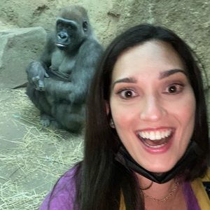 Meet your Posher, Larissa